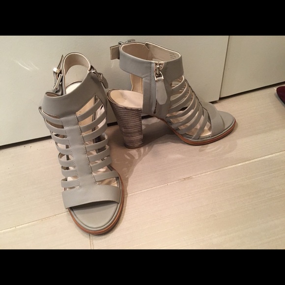 Kenneth Cole Gladitor Sandals. - Picture 3 of 5